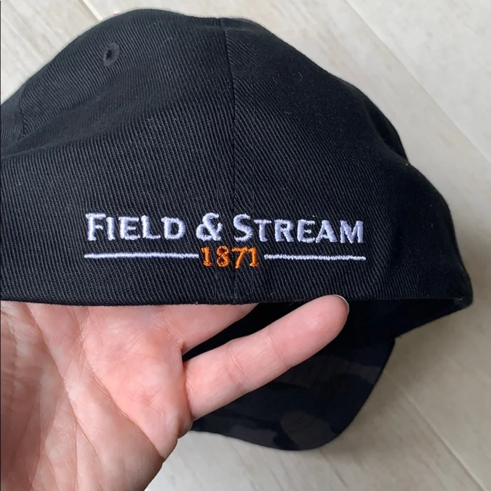 NWT Size L/XL Men’s Field & Stream black/camo pattern hat.